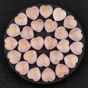 Cristal curativo 26 letras del alfabeto amor corazón cuarzo rosa Puff corazón bolsillo piedra preocupación piedra corazón tallado para decoración del hogar - Product Image 1