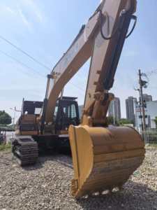 Excavadora de cadenas Caterpillar 330D usada, pocas horas de trabajo, 30 toneladas, excavadora de servicio pesado para movimiento de tierras y canteras - Product Image 1