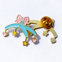 Badge de revers en émail souple personnalisé avec logo du fabricant, motif dessin animé, pour promotion de parc d'attractions, vente en gros en vrac