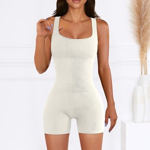Combinaison courte sans manches côtelée pour femme, col carré, avec bretelles élastiques, effet push-up fessier et coupe ajustée - Product Image 3