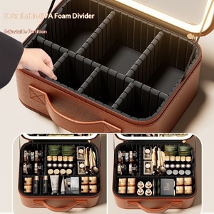 กระเป๋าเครื่องสำอางแบบกำหนดเอง OEM ขนาดใหญ่ พร้อมกระจก LED แสงโทนอุ่น แสงธรรมชาติ แสงเย็น แผ่นกั้นแบบถอดได้ กันน้ำ สำหรับเดินทาง - Product Image 2