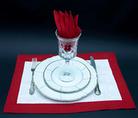 Set de table carré en lin, serviette à bords festonnés 60x60cm, moderne, fait main, éco-responsable, rouge carmin et blanc, décoration de table Saint-Valentin