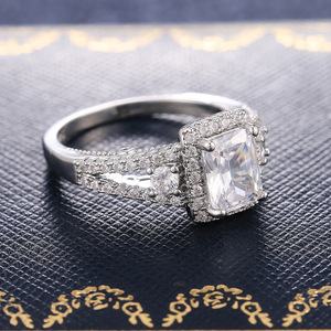 Anello di Proposta Classico per Donne, Elegante Gioiello Scintillante da Indossare sul Dito - Product Image 2