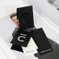 Étiquettes suspendues de luxe en papier de nouveau produit de conception étiquettes volantes personnalisées d'impression en carton principales et secondaires étiquettes balançoires pour vêtements
