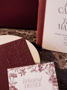 การ์ดเชิญงาน<span class=keywords><strong>แต่งงาน</strong></span>แบบพิมพ์นูนลายบอร์โดซ์บนกระดาษฝ้ายเนื้อสัมผัสพิเศษ พร้อมขอบตัดเฉียง<span class=keywords><strong>คม</strong></span>ชัด - Product Image 2