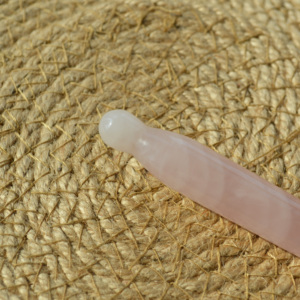 Outil de massage Gua Sha en forme de cuillère en quartz rose fait à la main, fonction musicale, bâton de thérapie d'<span class=keywords><strong>acupuncture</strong></span>, <span class=keywords><strong>rajeunissement</strong></span> de la peau du <span class=keywords><strong>visage</strong></span> - Product Image 3