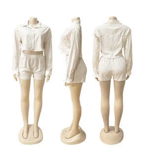 ZHEZHE Completo Estivo da Donna: Camicia Casual con Colletto e Pantaloncini a Righe a Maniche Lunghe, Set 2 Pezzi Taglie Forti - Product Image 5