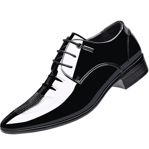 Chaussures habillées pour hommes à bout rond, vente en gros d'usine - Oxfords formels à lacets avec semelle en caoutchouc pour le bureau et les occasions professionnelles - Product Image 5