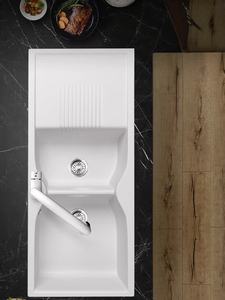 Évier de cuisine double en granit blanc et quartz avec égouttoir, à encastrer sous plan ou sur plan, robuste et moderne - Product Image 3