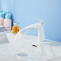 Robinet mélangeur de lavabo de salle de bain moderne monocommande en acier inoxydable et laiton, avec bec cascade et douchette extractible, à 1 trou, à poser sur le comptoir, blanc