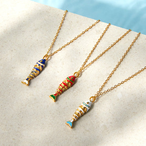 Collier avec pendentif en forme de poisson en acier inoxydable, forme d'animal coloré, pour les voyages - Product Image 3