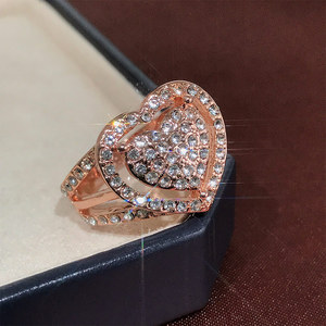 Anello Romantico in Lega Oro Rosa con Cuore Geometrico, Design Scintillante, Gioiello da Donna per Proposta di Matrimonio, Regalo di Moda - Product Image 2