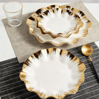 Chine nouveau design ensemble d'assiettes en céramique de luxe de bonne qualité arabe doré pour la fête de mariage