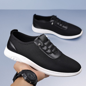 Chaussures de course décontractées pour hommes en maille respirante à semelle souple, noires et grises, couleur unie, à lacets avant, pour le loisir - Product Image 1