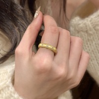 Bague florale rétro 2026 en strass brossé, bicolore, délicate, polyvalente, de qualité supérieure, tendance