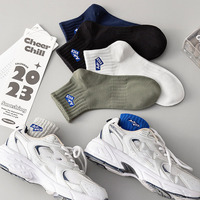 Jingwen OEM Calcetin Tendance Couple Classique Athlétique Courir Elite Hommes Terry Cheville Sport Chaussette