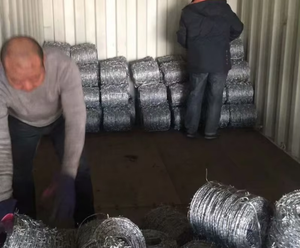 Fil de fer galvanisé, fil barbelé, clôture en bobine avec barbelés tranchants anti-escalade pour la protection des chantiers - Product Image 5