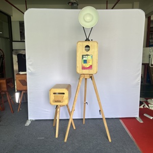 Cabina de Fotos de Madera con Pantalla Táctil de 18.5 Pulgadas, Compatible con <span class=keywords><strong>iPad</strong></span> y Surface <span class=keywords><strong>Pro</strong></span>, Pantalla de Doble Cara, Cámara SLR Opcional, Altavoz Bluetooth - Product Image 1