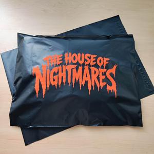 Bolsa de mensajería negra mate con estampado naranja de Halloween, bolsa de polietileno para envíos con logo personalizado, impermeable, para embalaje de ropa. - Product Image 1