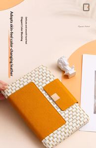 Nouveauté : Carnet de notes A5 personnalisé en cuir tressé avec couverture rigide et impression UV, stylo en bois inclus – Idéal pour le bureau, les souvenirs d'entreprise et les cadeaux de remise de diplôme. - Product Image 6