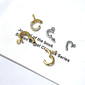 Ciondolo con Foro Largo Placcato <span class=keywords><strong>Oro</strong></span> 18k con Zirconi, Perline Distanziatrici in Ottone, Chiusura a Moschettone Robusta in Argento per Borsa e Cordino in Seta - Product Image 3