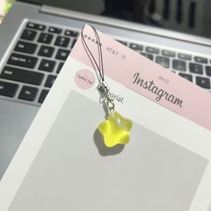 Porte-clés Étoile Scintillante en Résine en Gros - Chaîne de Téléphone Transparente Effet Glacé avec Joli Pendentif de Sac pour Cadeau d'Amie - Product Image 5