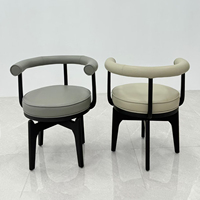 Chaise de salle à manger moderne de luxe pivotante style Bauhaus, revêtement en cuir, structure en bois clair, dossier souple, fonctionnalités réglables, pour la maison et l'hôtel