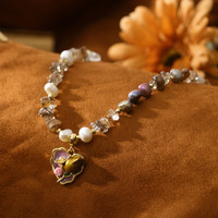 Collier élégant vintage avec pendentif cœur rose peint à l'huile, perles de cristal noires et perles, parfait pour le quotidien et les voyages