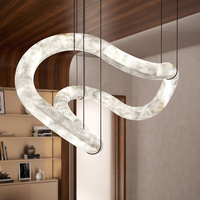 Luminaire suspendu LED de luxe en albâtre naturel sculptural moderne, style Infinity, pour salon