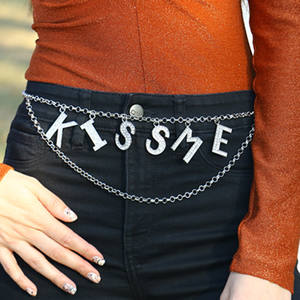 Vente en gros de chaîne de personnalité personnalisée avec breloques en forme de lettre initiale en argent avec strass en cristal de diamant chaîne de danse pour femmes - Product Image 1