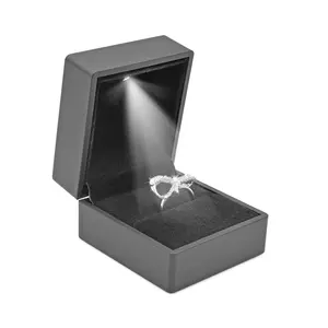 批发2021热销定制彩色标志塑料珠宝LED灯环盒戒指手镯吊坠手镯珠宝首饰盒