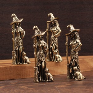 Figuras de brujas de latón con escoba y gato, decoración de Halloween para mesa, decoración interior del hogar, estilo tradicional - Product Image 1