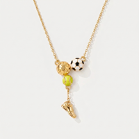 Collier de luxe plaqué or avec breloque ballon de sport, pendentif trophée de football, rugby, baskets – Cadeau pour femme athlète, événement d'équipe
