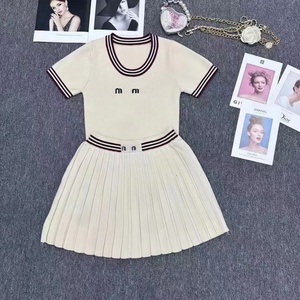 Conjunto de Falda y Chaleco de Punto de Marca de Lujo para Mujer, Diseño de Verano-Otoño 2025, Venta al Por Mayor - Product Image 3