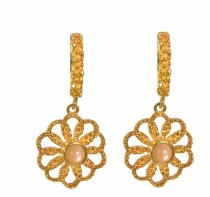 Boucles d'oreilles en argent sterling 925 à prix économique plaqué or 18 carats, pierre de lune rose, cadeaux de mariage en forme de fleur mignonne pour les fêtes - Product Image 1