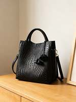 Sacs à main en cuir véritable tissé 2026 pour femmes – Sac à bandoulière en cuir de vachette pleine fleur de qualité supérieure, élégant sac fourre-tout avec pompons floraux
