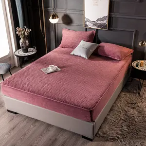 Factory direct sale queen size bedding sets 100% cotton fiber luxury wedding velvet bedding set