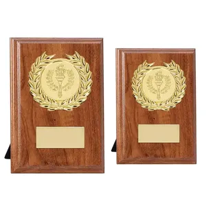 Tùy chỉnh dập nổi logo bằng gỗ lá chắn kim loại Trophy giải thưởng gỗ danh hiệu huy chương mảng