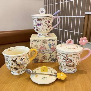 Tasse à café en céramique en gros, motif floral, avec poignée torsadée, couvercle et cuillère, pour <span class=keywords><strong>amies</strong></span> et mamans - Product Image 3