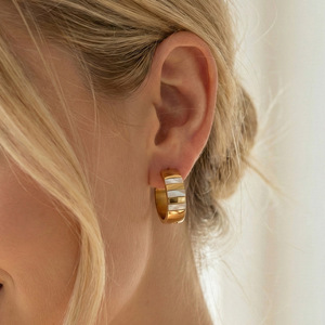 Pendientes de Aro Anchos Modernos, Rodio, Chapado en Oro de 18K, Acero Inoxidable 304, Incrustaciones Blancas Geométricas, Regalo Minimalista de Lujo - Product Image 2