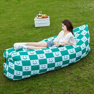 Canapé gonflable moderne bleu et blanc à carreaux - Portable, pliable, sans pompe, idéal pour le camping, la plage et les pique-niques en plein air - Product Image 2