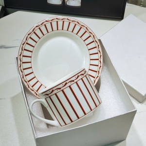 Juego de Tazas de Café de Cerámica de Alta Gama Estilo Europeo con Diseño de Animales de la Selva, Caja de Regalo Ecológica y Exquisita para Té de la Tarde - Product Image 1
