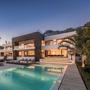 Villa préfabriquée super luxueuse avec grande piscine publique - Product Image 1