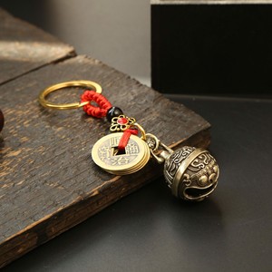 [Charm portachiavi per auto da uomo] Charm campana chimerica in ottone Vintage, decorazioni natalizie di Halloween, accessorio in stile rame metallizzato - Product Image 4