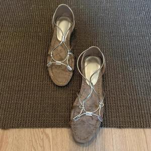 Chaussures imprimées tendance, uniques et de qualité supérieure, faites à la main, en daim et velours antidérapant, pour tous, disponibles en différentes couleurs et tailles. - Product Image 6