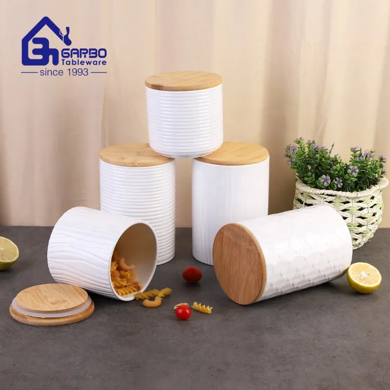 Großhandel Vorrats gläser benutzer definierte weiße Keramik Lebensmittel Vorrats glas mit Bambus deckel hochwertige Küche Keramik Geschirr Vorrats glas
