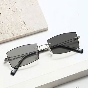 Gafas de Lectura de Aleación con Cambio de Color Vintage 2025 con Logotipo Personalizado, Gafas Fotocromáticas Cuadradas Anti Luz Azul para Hombre y Mujer - Product Image 4