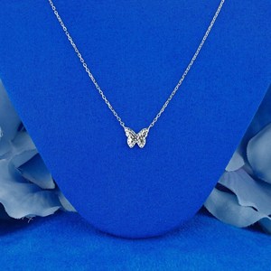 สร้อยคอผีเสื้อเพชรทองคำ 18k: จี้ประดับเพชรแบบละเอียดอ่อน - Product Image 3