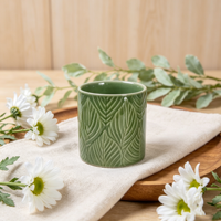 Pot Tanaman Keramik Bertekstur Urat Daun Hijau Desain Relief Botani