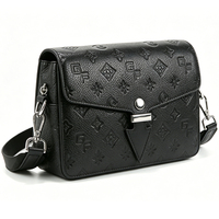 Tas Selempang Pria Kulit Paten Hitam Embossed GF Monogram Envelope Crossbody Tali Selempang Dapat Disesuaikan Bahu Musim Panas Kancing Dress
